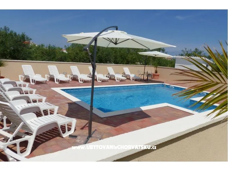 POOL HOUSE STIPE - Nin